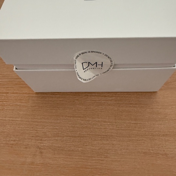 DMH Aesthetics Light Shield - Picture 5 of 5